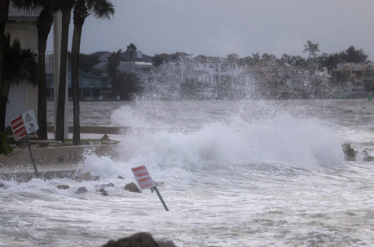 Hurricane Center Issues Warning as Two Storms Could Merge in Gulf of ...