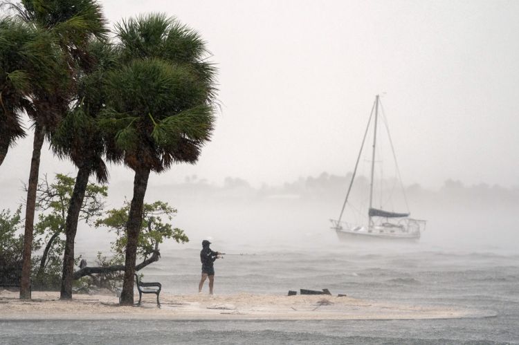 Hurricane Milton Reverse Storm Surge Sparks Warning in Tampa Bay - Newsweek