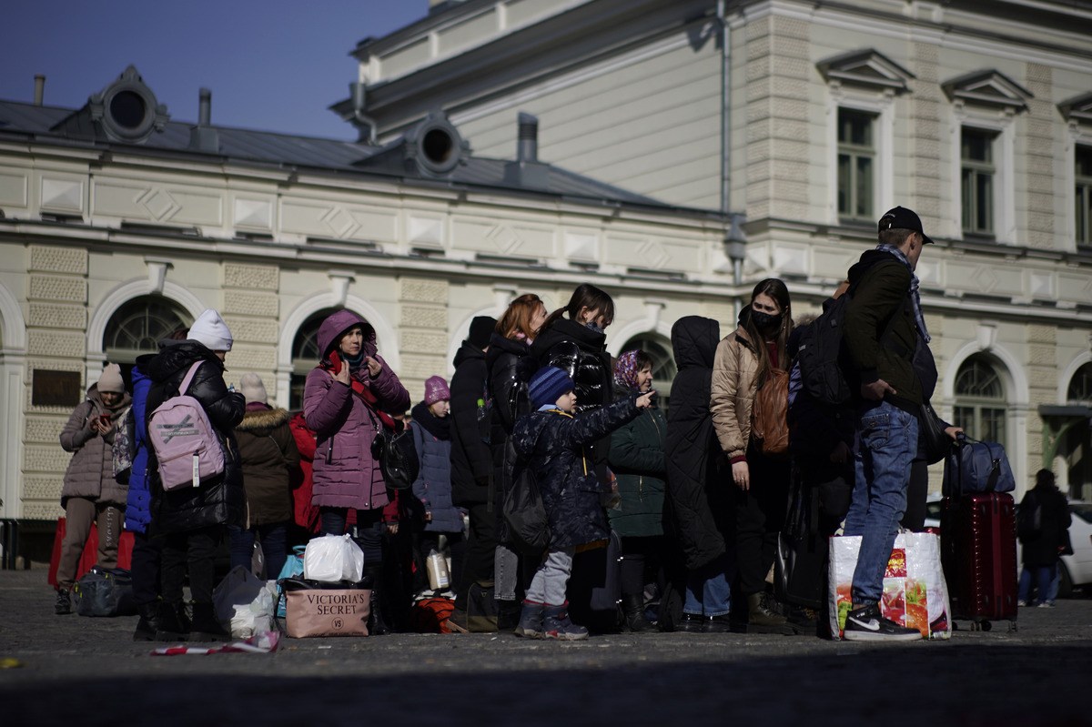Ukraine neighbor's support for refugees hits new low