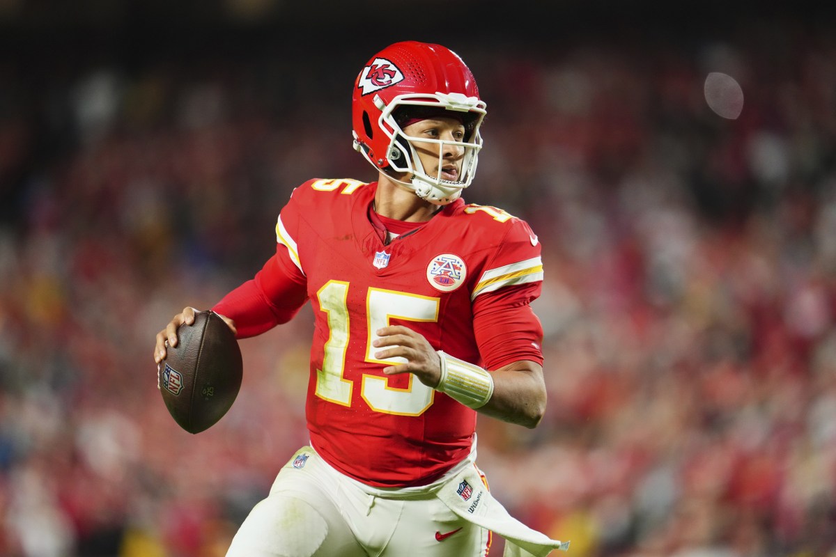 Raiders Receive Warning About Facing Chiefs' Patrick Mahomes