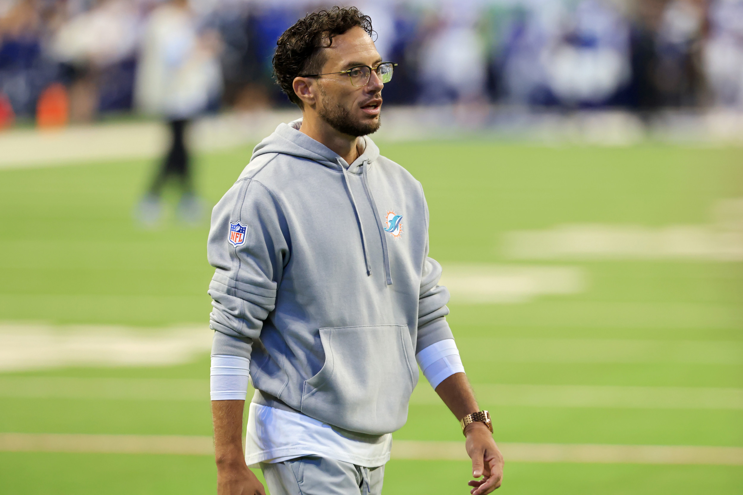 Dolphins' Mike McDaniel Responds to Viral Photo of Him Trolling Bills Fans