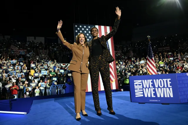 Donald Trump’s and Kamala Harris’ Michigan Rally Crowd Sizes Compared ...