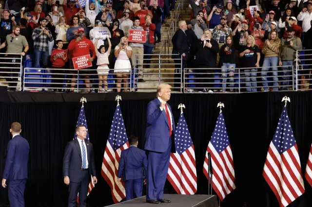 Donald Trump’s and Kamala Harris’ Michigan Rally Crowd Sizes Compared ...