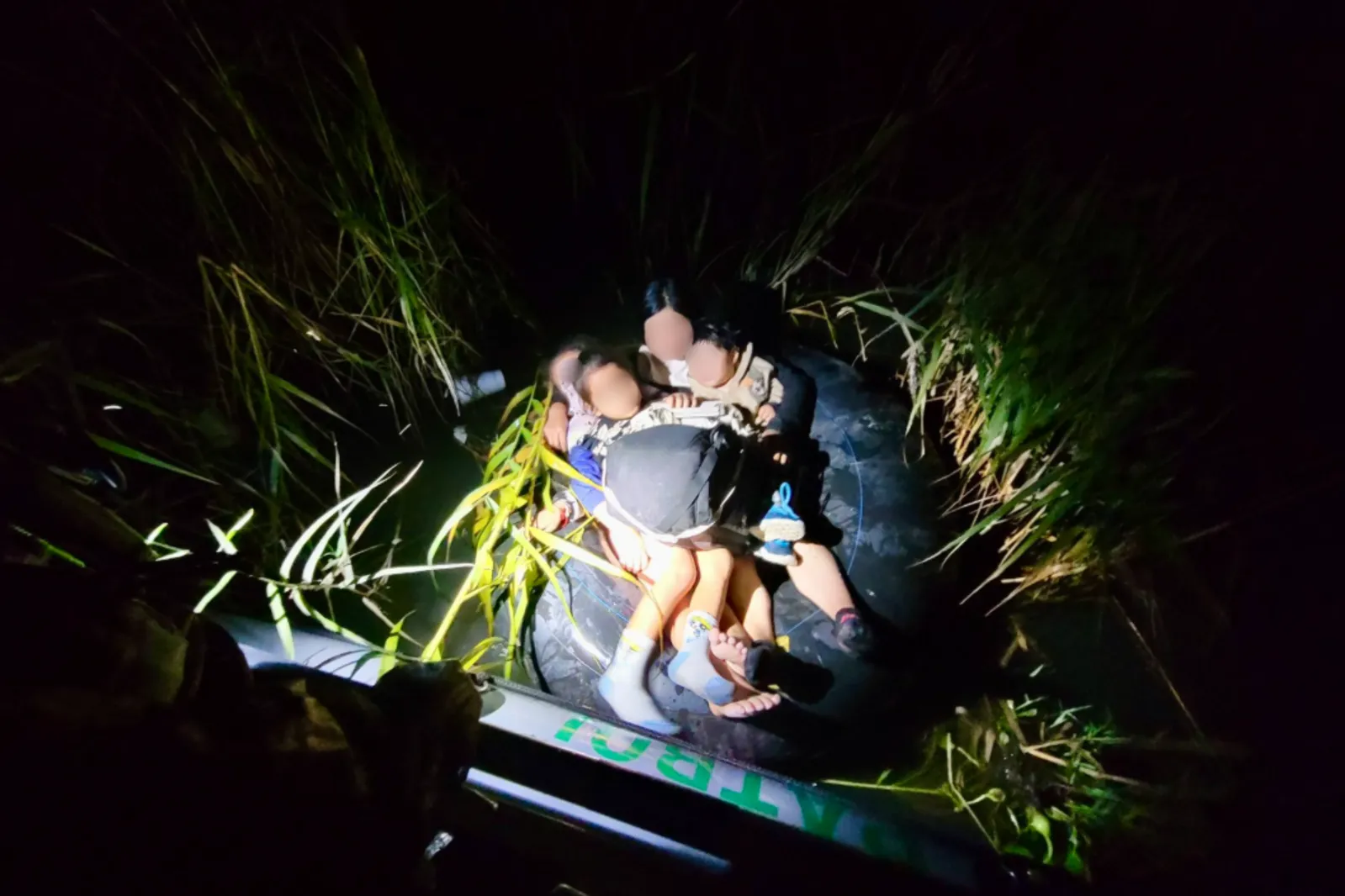Border Agents Rescue Four Migrant Children From Raft on Rio Grande ...