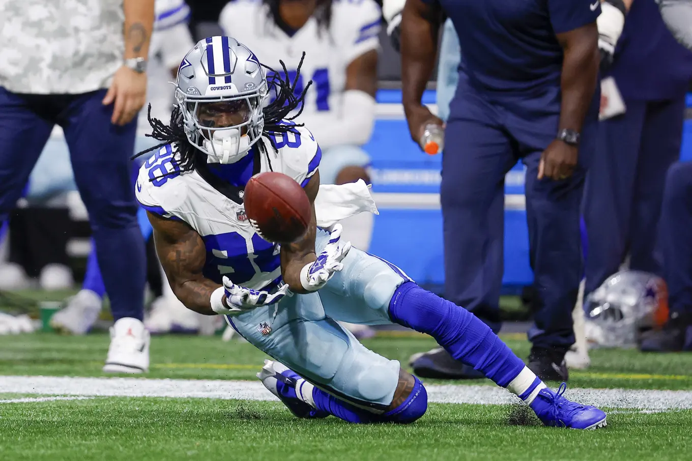 Cowboys WR Ceedee Lamb Leaves Game With Serious Injury - Newsweek