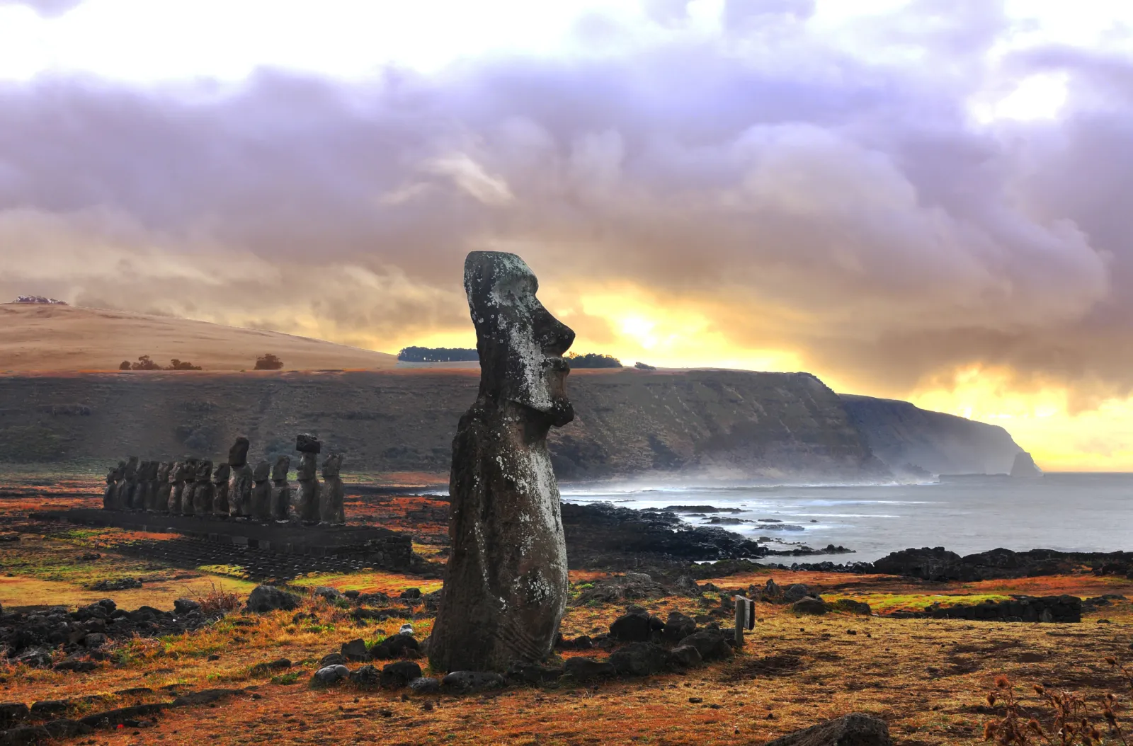 Easter Island Volcanoes Challenge Textbooks on Earth's Interior - Newsweek, image size:1600x1054