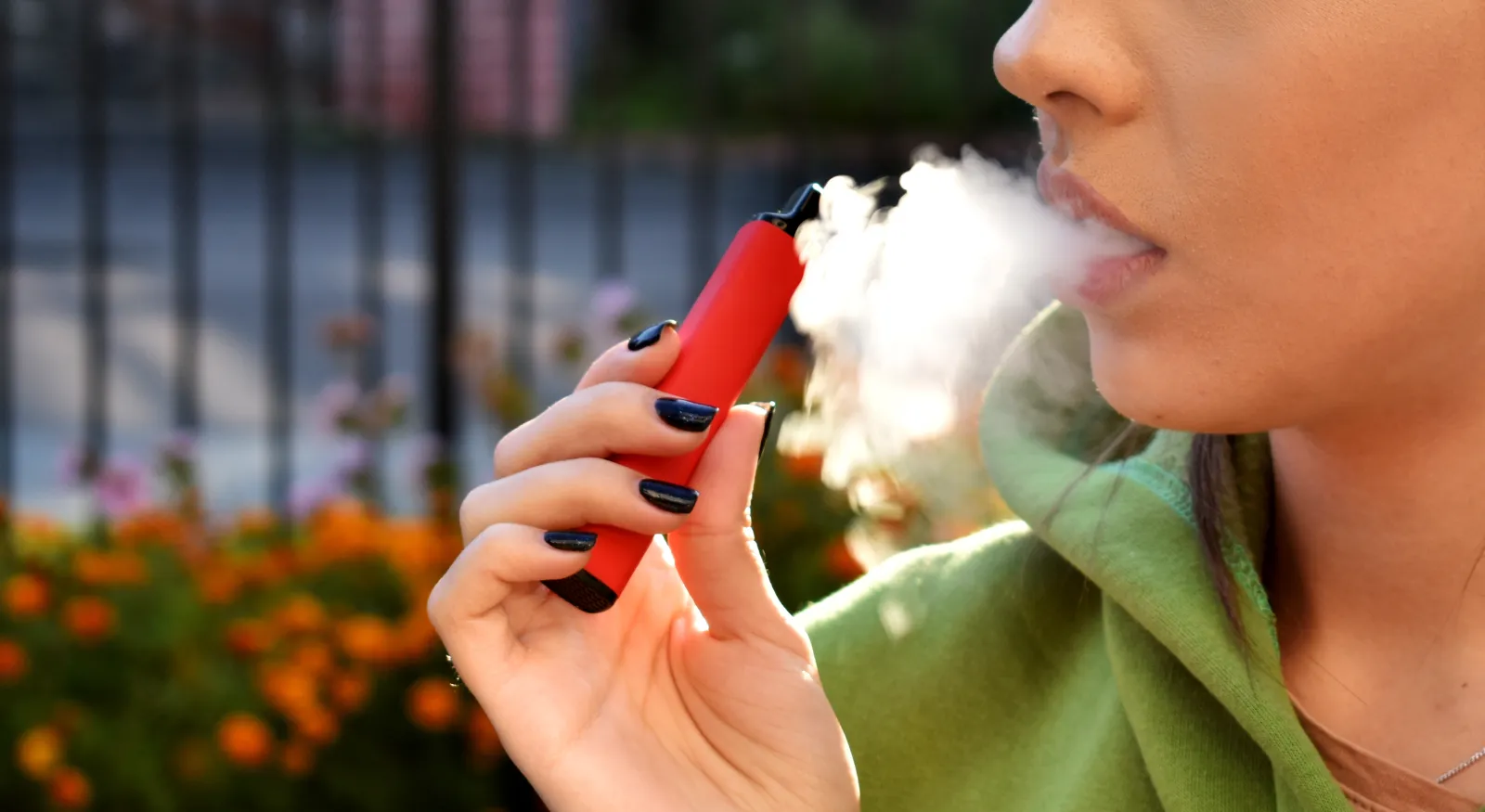 Study Reveals Berry Flavor Vapes 'Paralyze' Lung Cells - Newsweek
