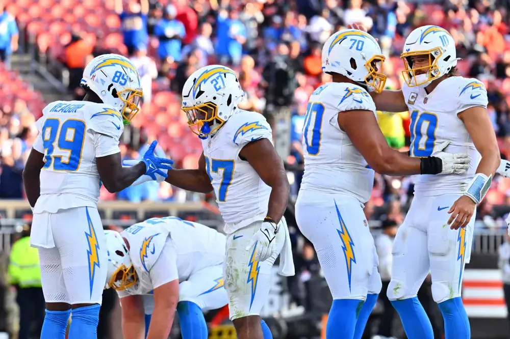 Chargers’ Rashawn Slater Carted Off Field With Potentially Serious Injury