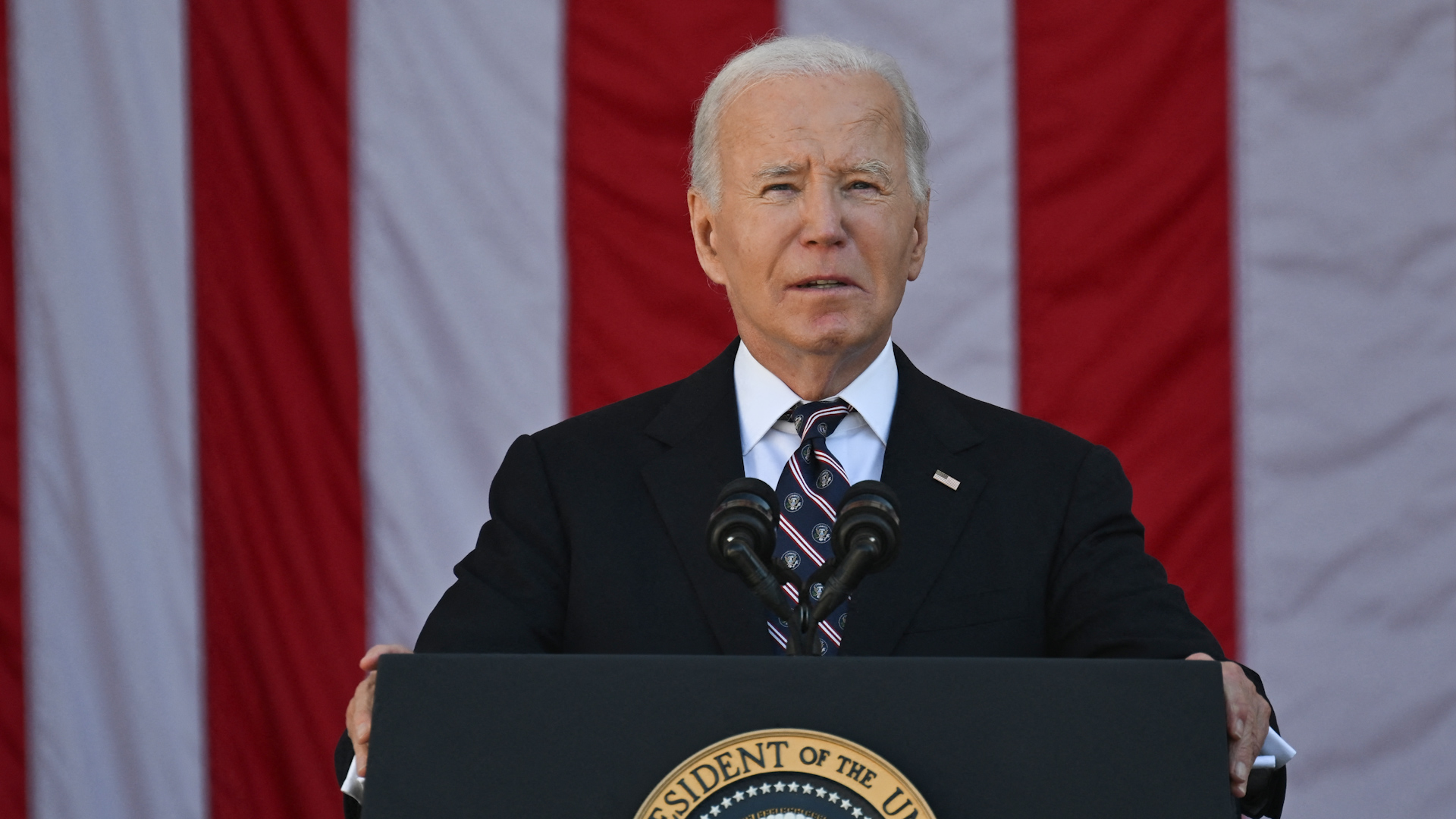 Joe Bidenās Popularity Is Sliding. Will It Fall to a Historic Low?