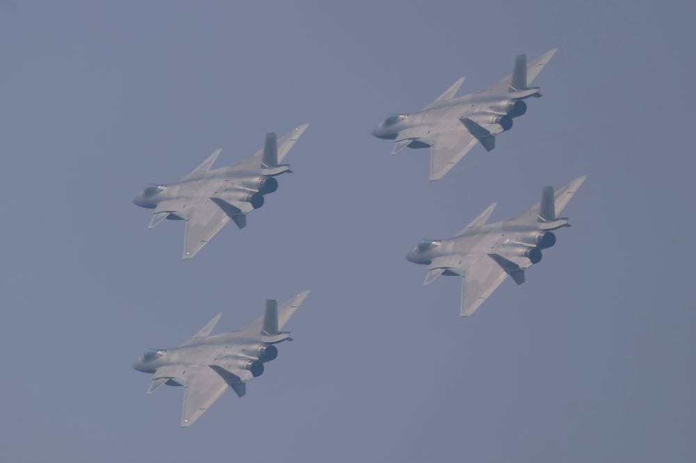 China Unveils Stealth Jets To Rival US Air Force’s F-22 and F-35 ...