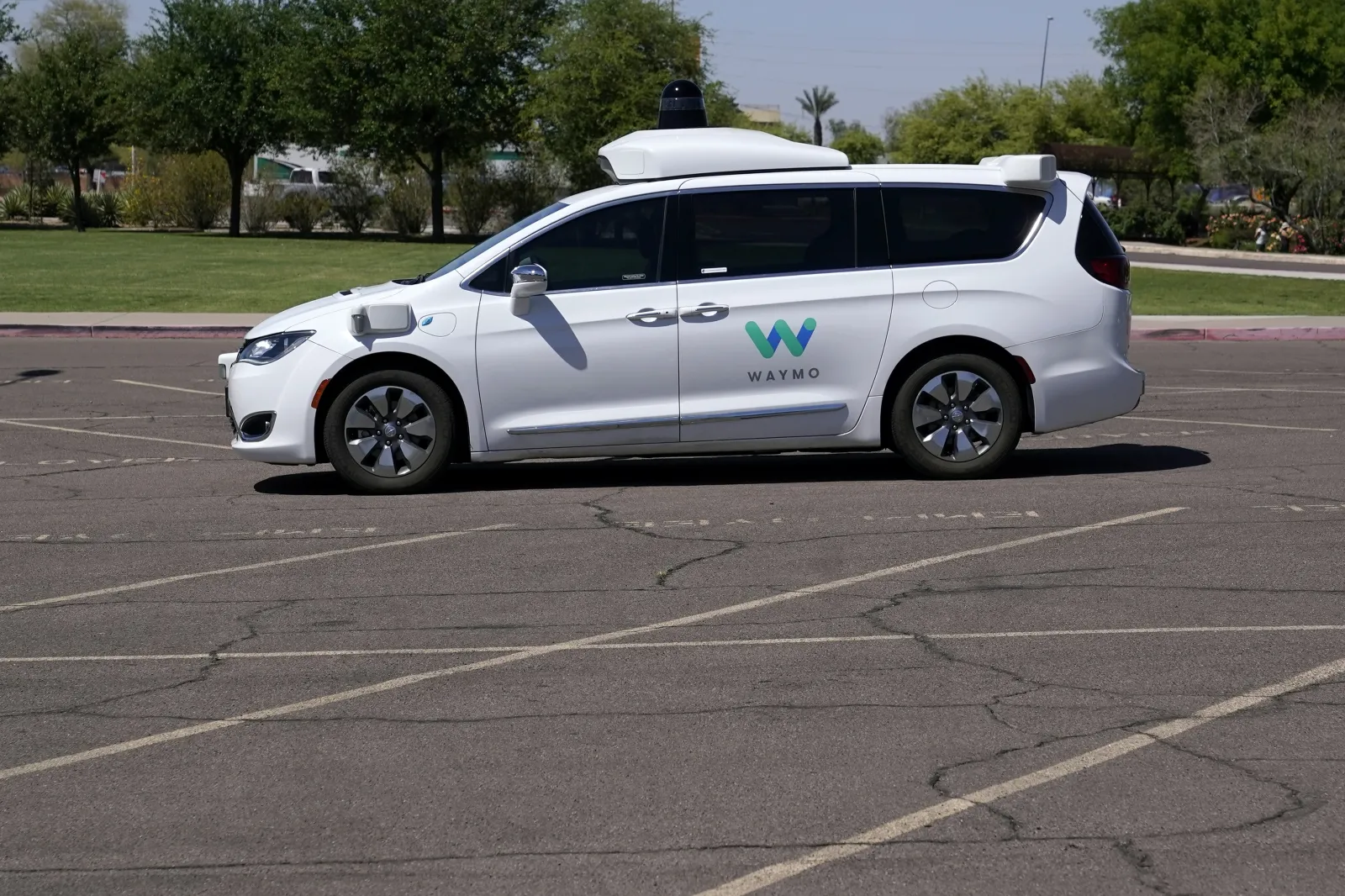 Waymo’s Driverless Rides Now Available to Anyone in Los Angeles - Newsweek