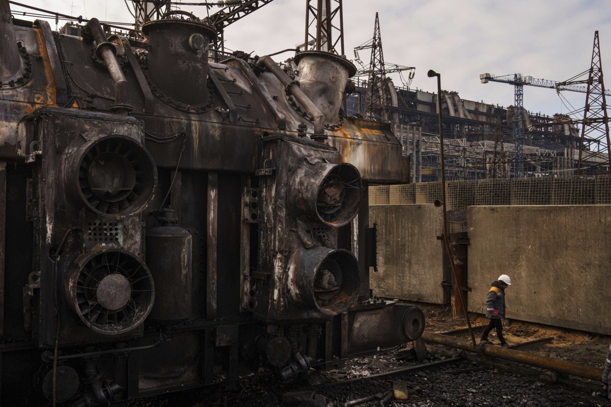 Ukrainian Energy Crews Work Through Winter To Restore Bombed Grid ...