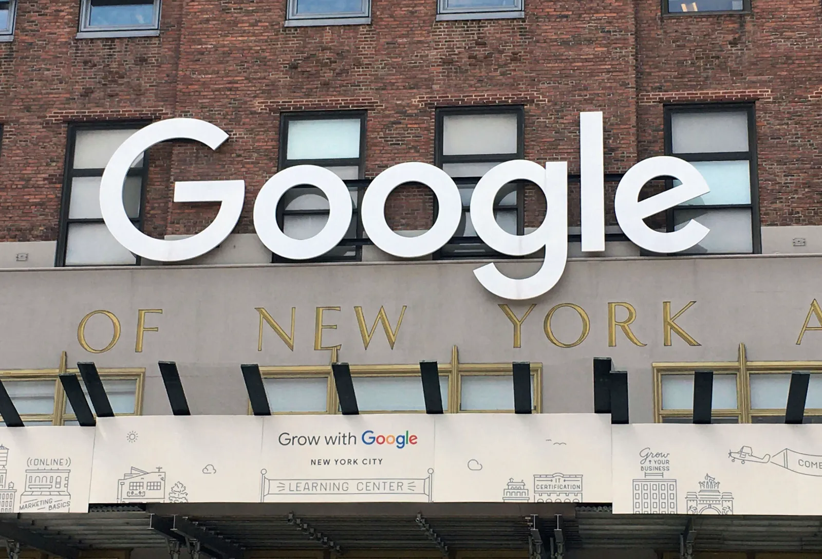 Google Boom Big Tech Increases Spending on Infrastructure Amid AI Boom - Newsweek