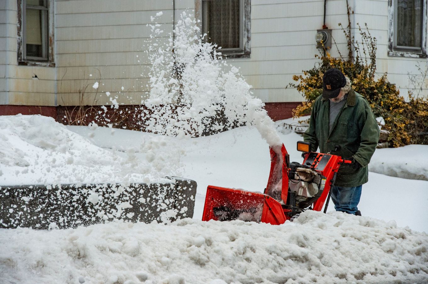 Winter Weather Warnings in 13 States As 10 Inches of Snow To Hit - Newsweek