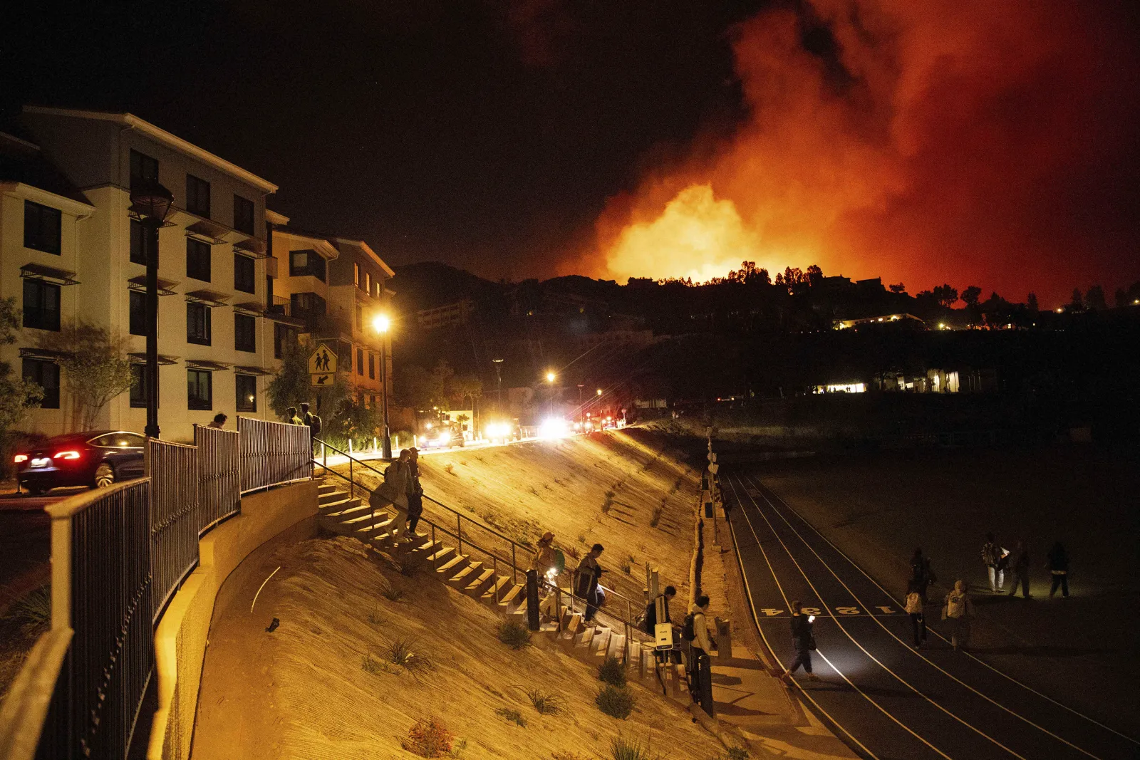 Pepperdine Students Remain on Campus as Fires Approach University