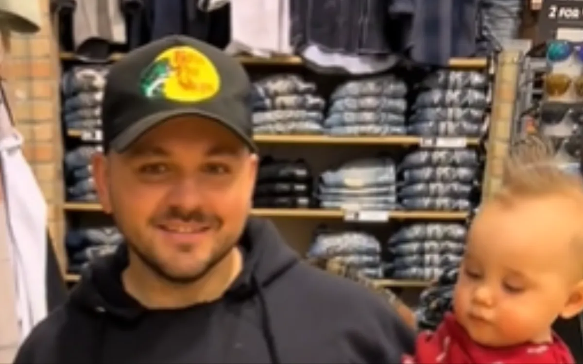 Woman Leaves Husband in Charge of Dressing Kids, Has Instant Regret