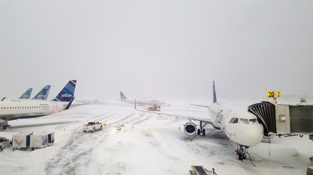 Winter Storm Threatens ‘Major Airline Delays’ for Christmas Travel ...