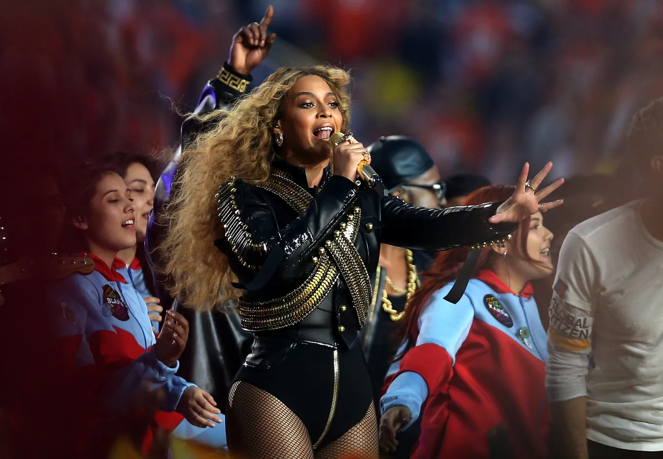 Fans React to Epic Beyonce NFL Christmas Day Halftime Show - Newsweek