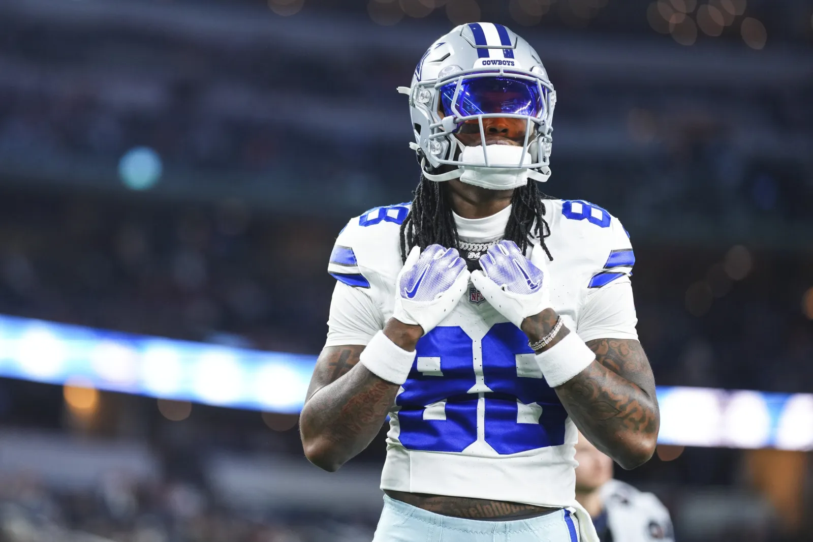 Dallas Cowboys Star Utters Bold Take on Eagles Fanbase - Newsweek