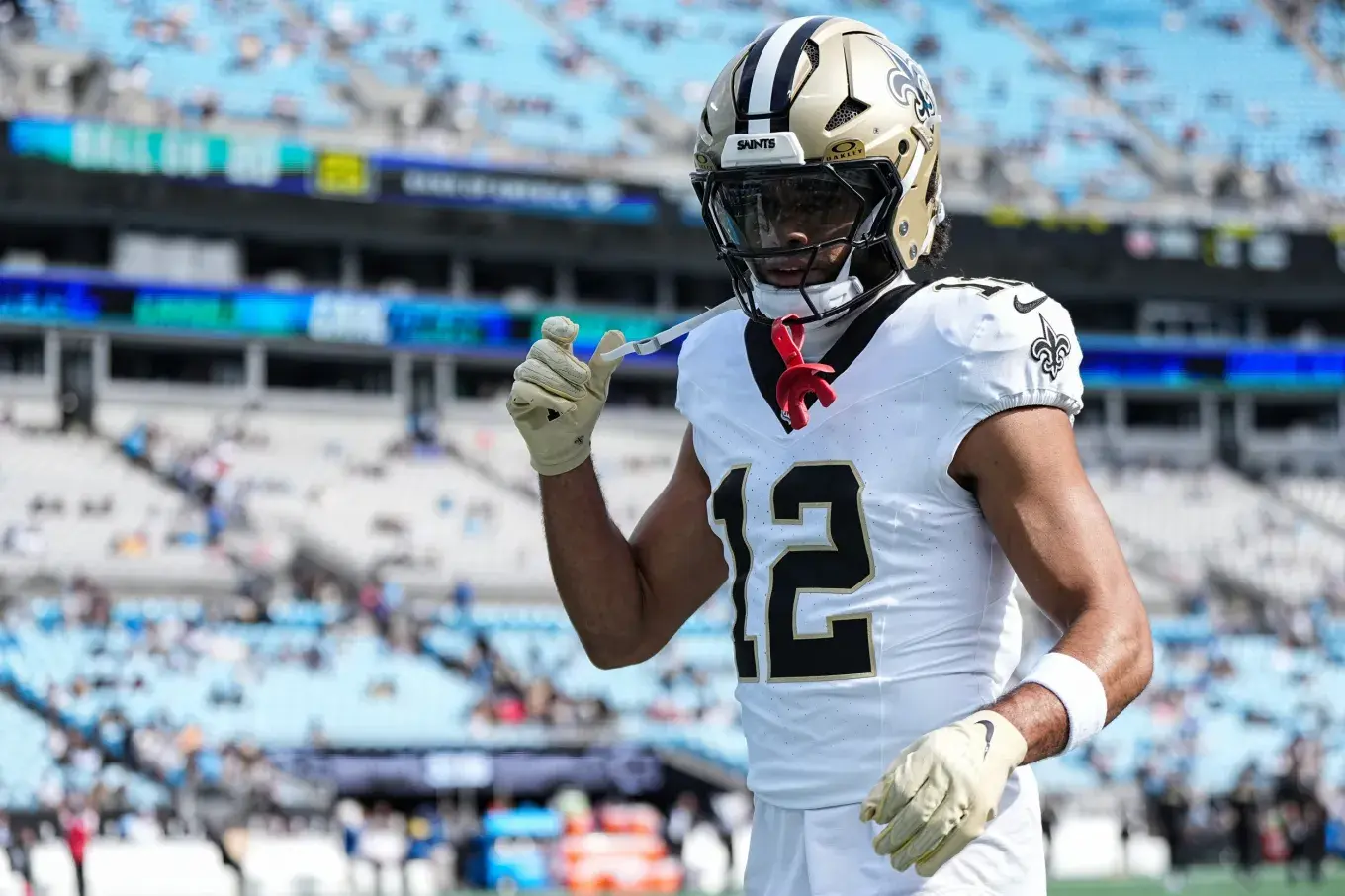 NFL Shock: Kansas City Chiefs are reportedly in talks to sign WR Chris Olave from the New Orleans Saints – a deal that could change the course of the season! With his top form, explosive speed and excellent catching ability, Olave is considered the perfect piece that the Chiefs are looking for to strengthen their offense after recent turmoil. If this deal becomes a reality, Patrick Mahomes will have another “weapon of destruction” in his hands, making opponents more wary than ever...