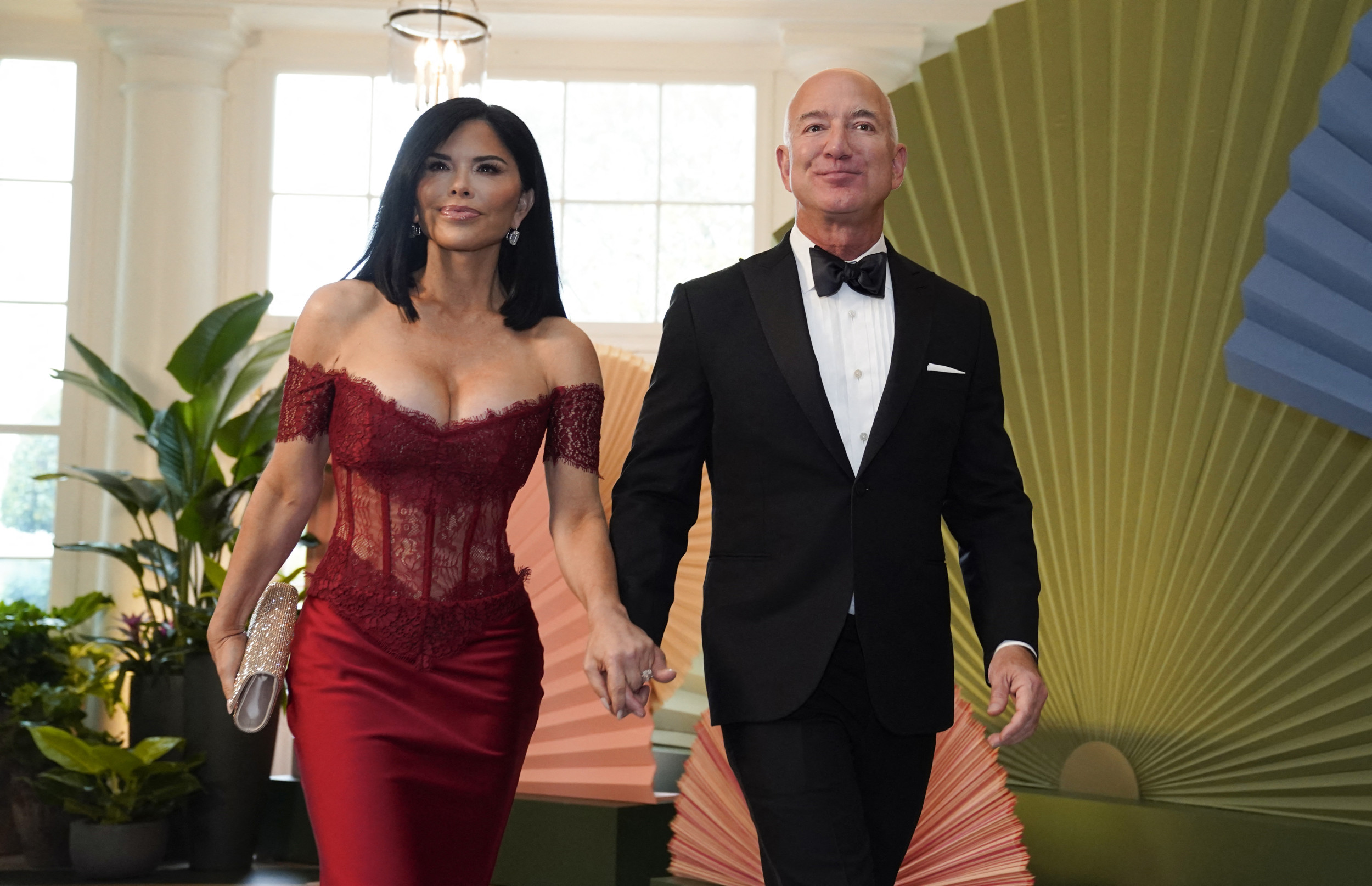 Jeff Bezos' Fiance Lauren Snchez's Most Memorable Outfits - Newsweek