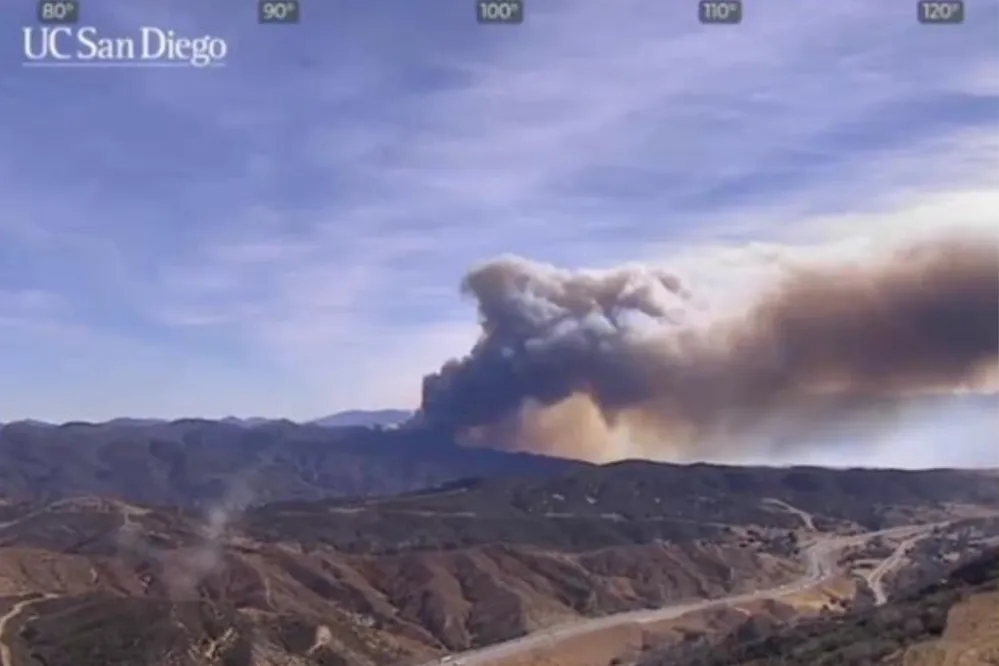 Timelapse Video Shows Hughes Fire Explode in Southern California - Newsweek