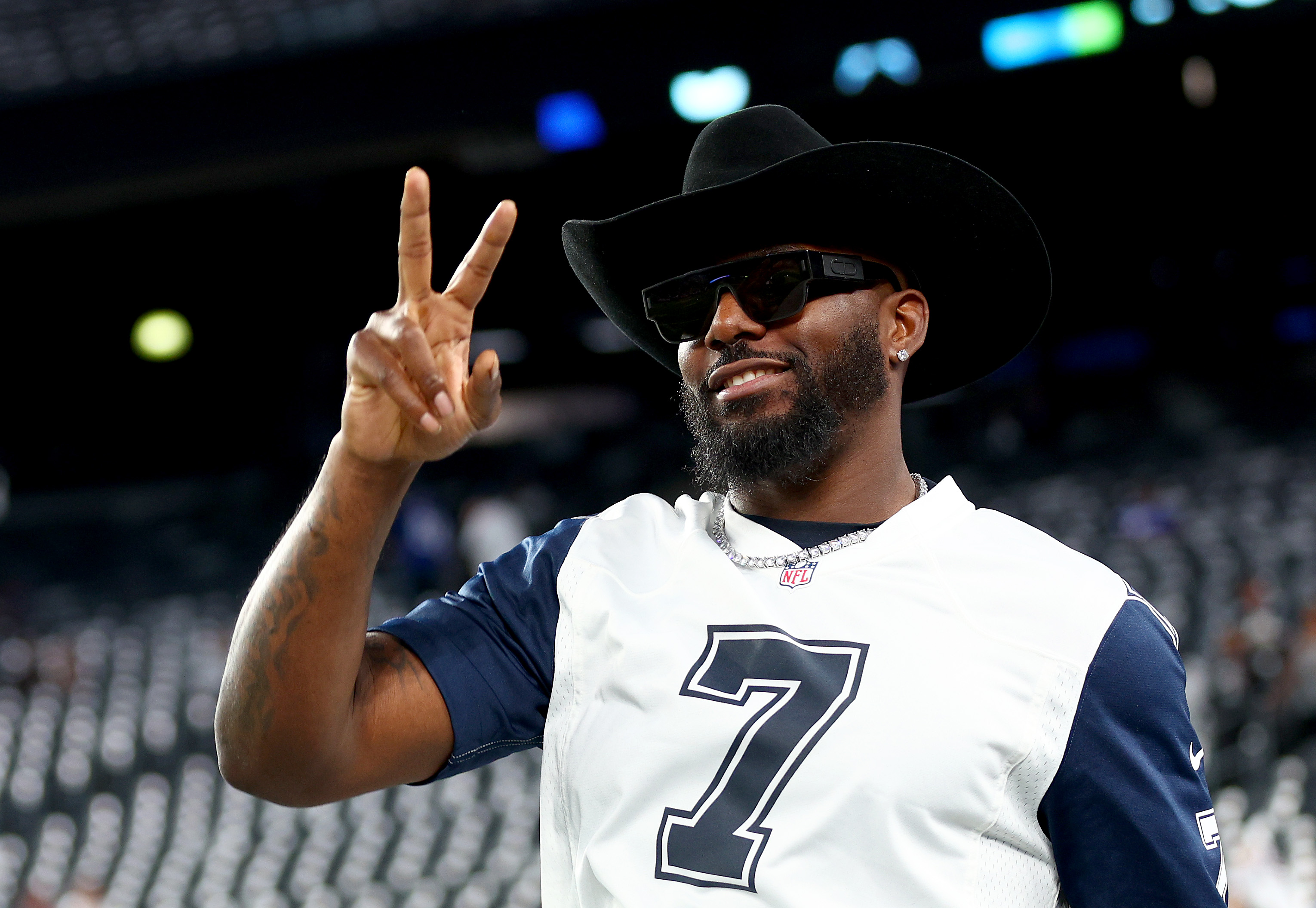 Cowboys Legend Dez Bryant Urges Jerry Jones to Fire Coach After Raiders Game