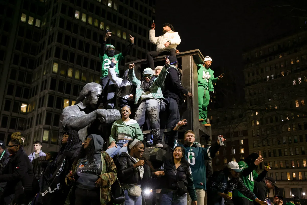 Looting Breaks Out in Philadelphia After Eagles Win Super Bowl - Newsweek