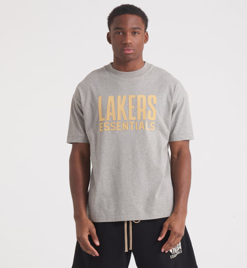 ウェア FEAR OF GOD ESSENTIALS x NBA Tee M NBA x Fear Of God Essentials Short Sleeve T-Shirt - Unisex