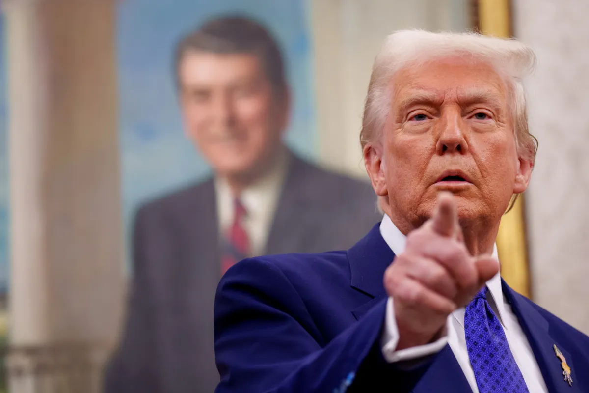 Photos Show How Trump Has Blinged Out Oval Office in Gold - Newsweek