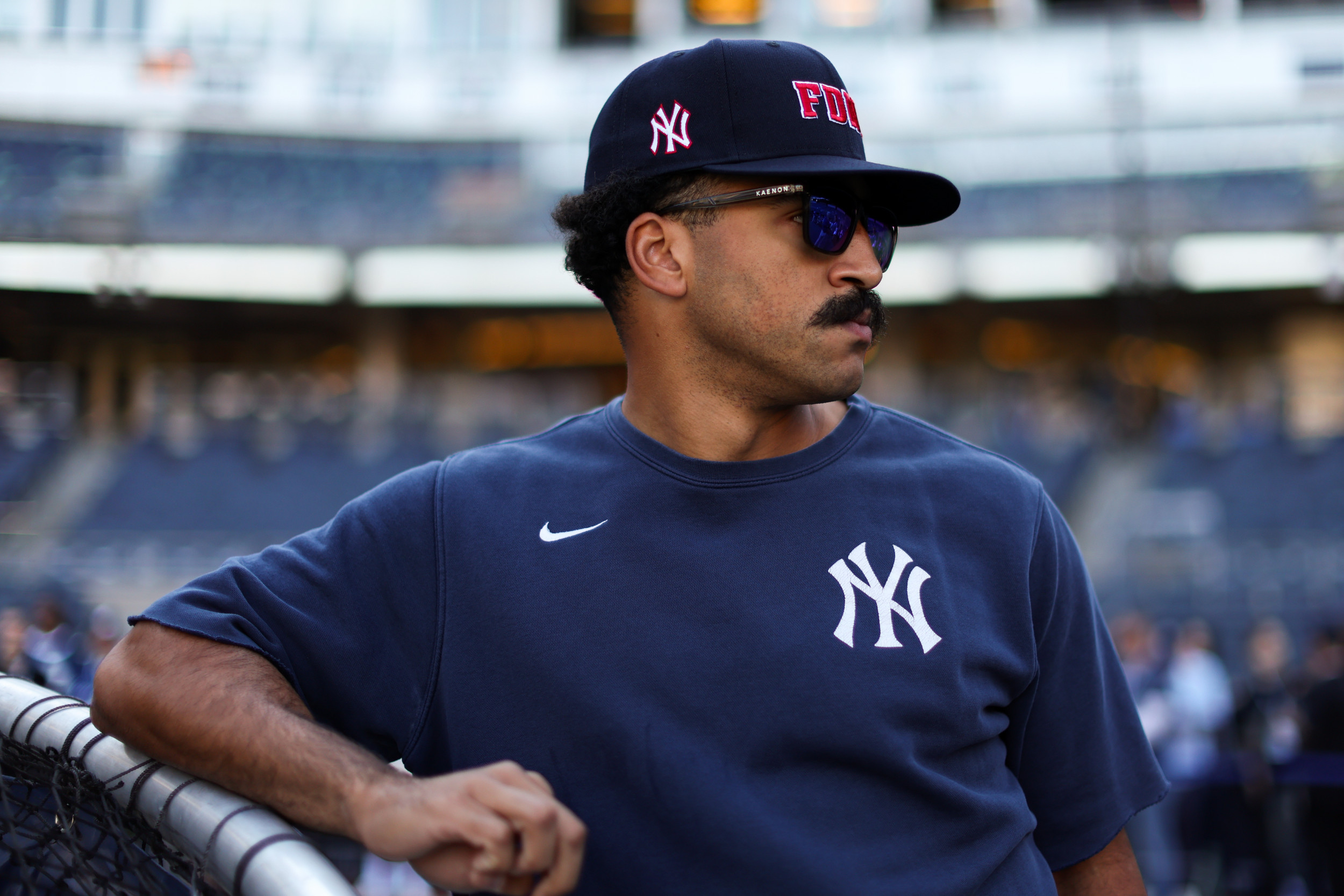 だ*ま様 LYFT/完売品】 メジャーリーグ NEW YORK YANKEES LYFT/完売品】 MLB ニューヨークヤンキース タンクトップ Lサイズ LYFT