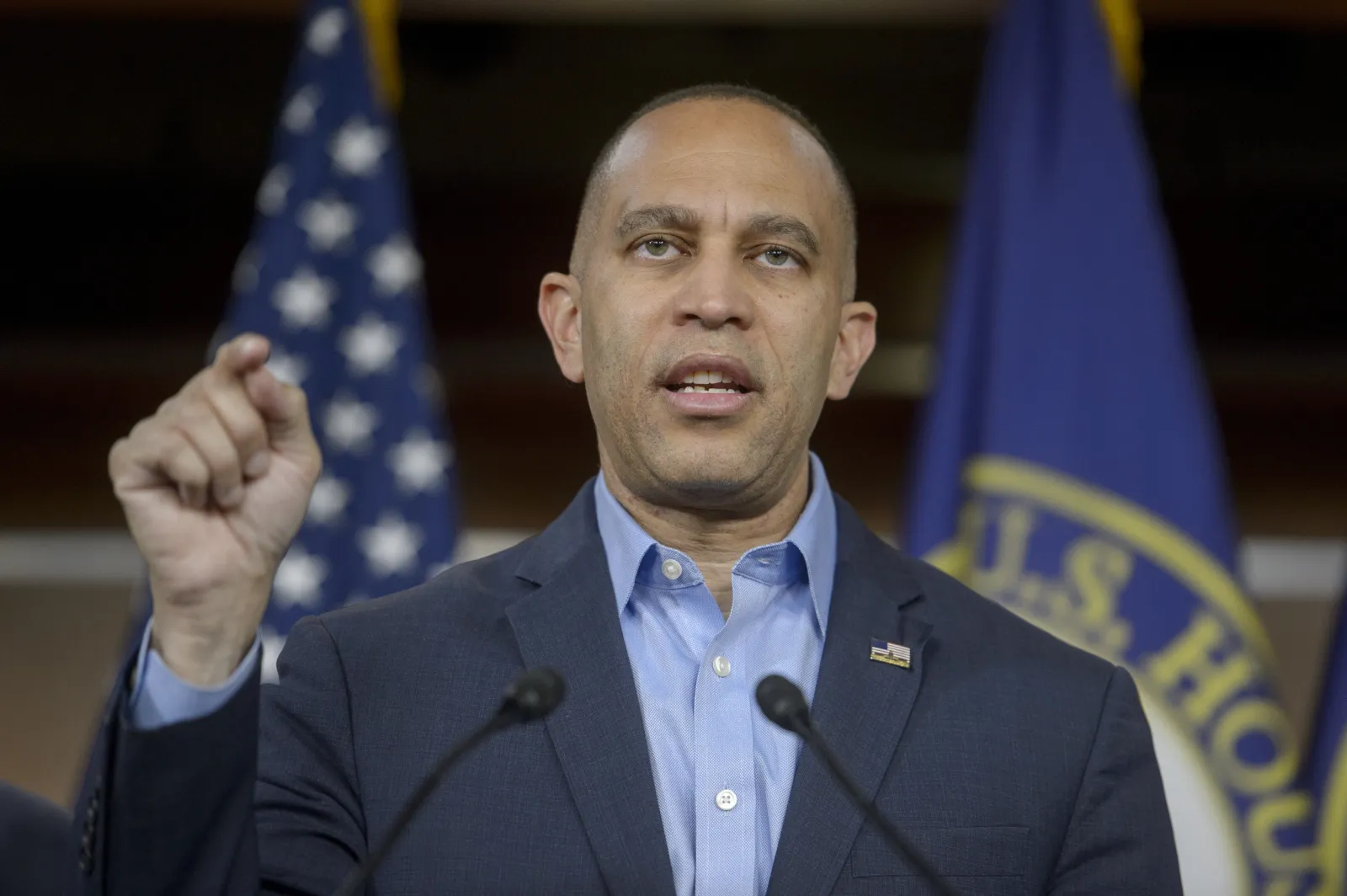 Top Democrat ‘Not Afraid’ of Government Shutdown - Newsweek