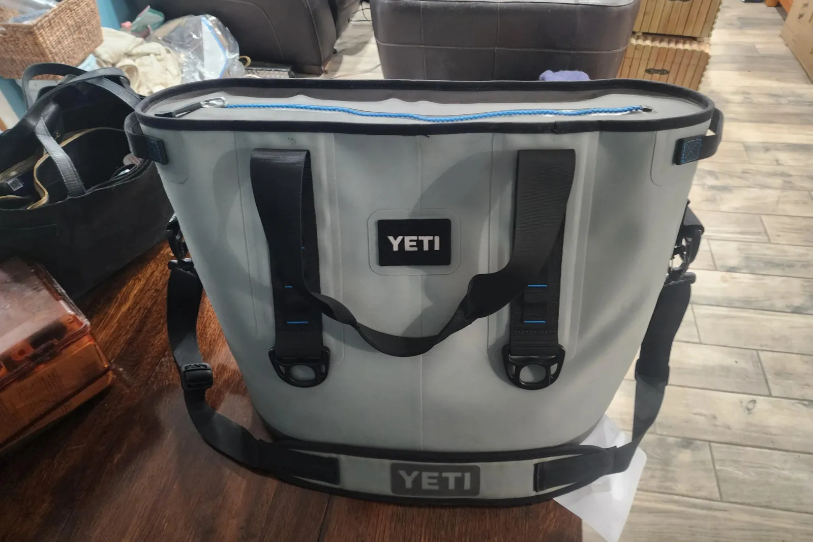 found a yeti bag Hopper M12 Backpack Soft Cooler Classic Navy The ColdCell closed YETI Camino 20 Carryall Tote