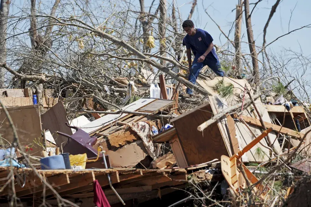 Florida Thunderstorm Warnings After Tornado Deaths: Live Tracker Maps