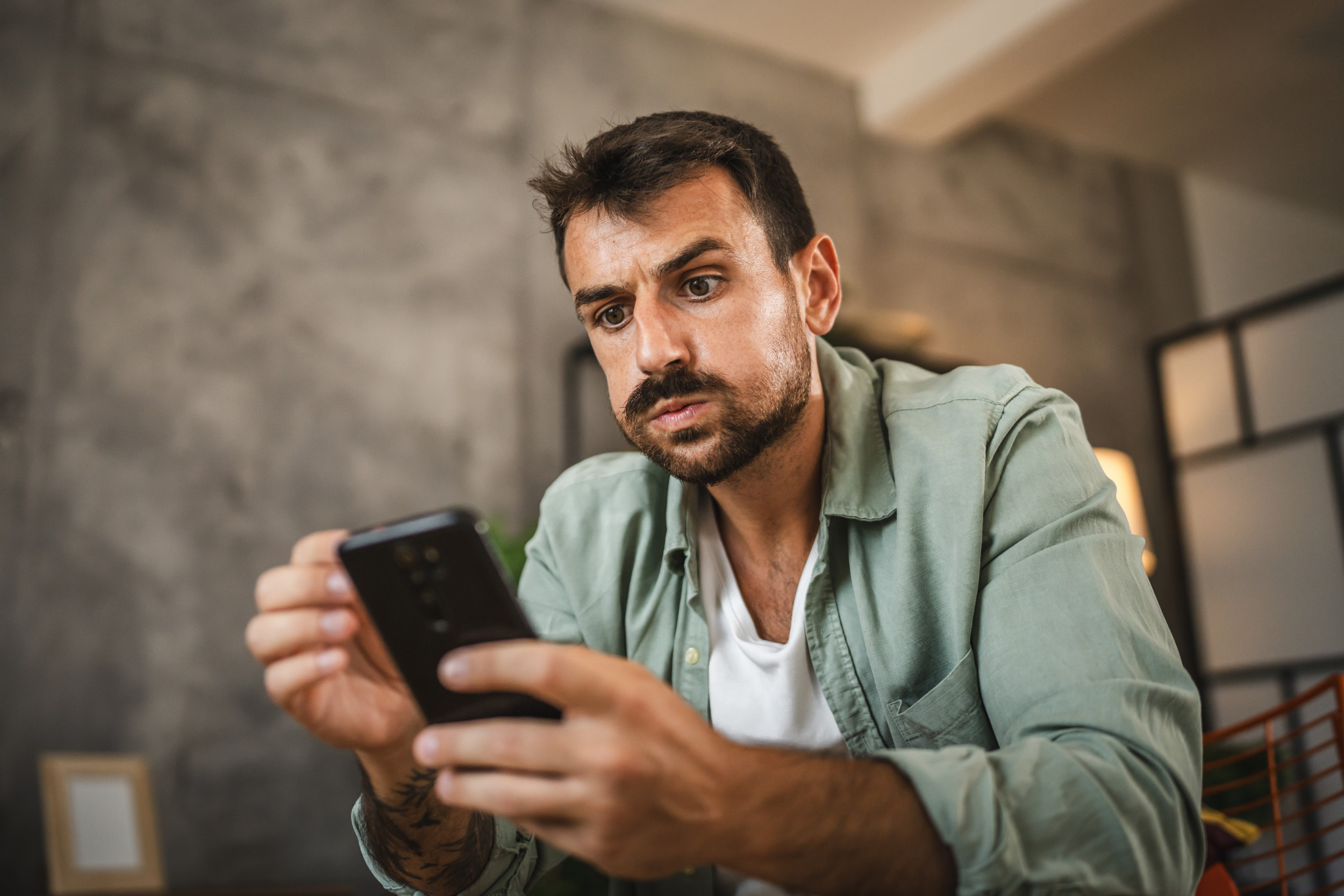 Man Books Round Trip Flight—Can't Believe What Rep Says Next: 'That's Insane'