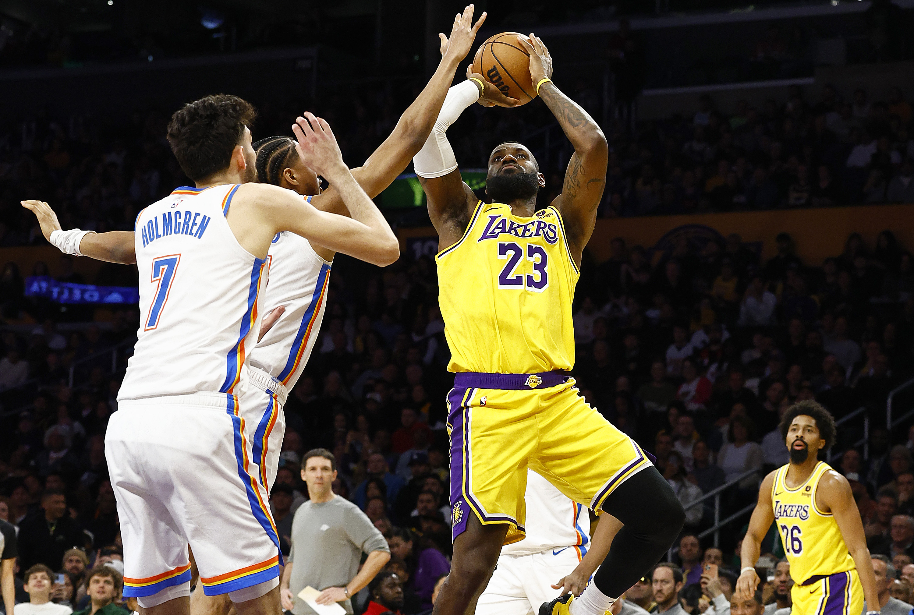 Lakers Injury Report: Status of LeBron James vs Thunder Revealed