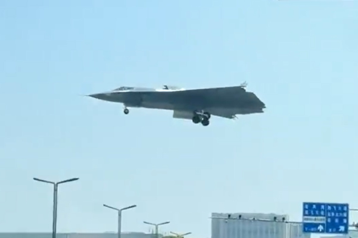 Chinas Mysterious J-36 Fighter Flies Over Cars in Dramatic Close Encounter  - Newsweek