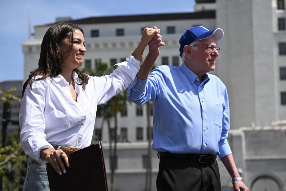 Bernie Sanders’ Crowd Size ‘Biggest’ Ever at LA Rally With AOC—Staff ...