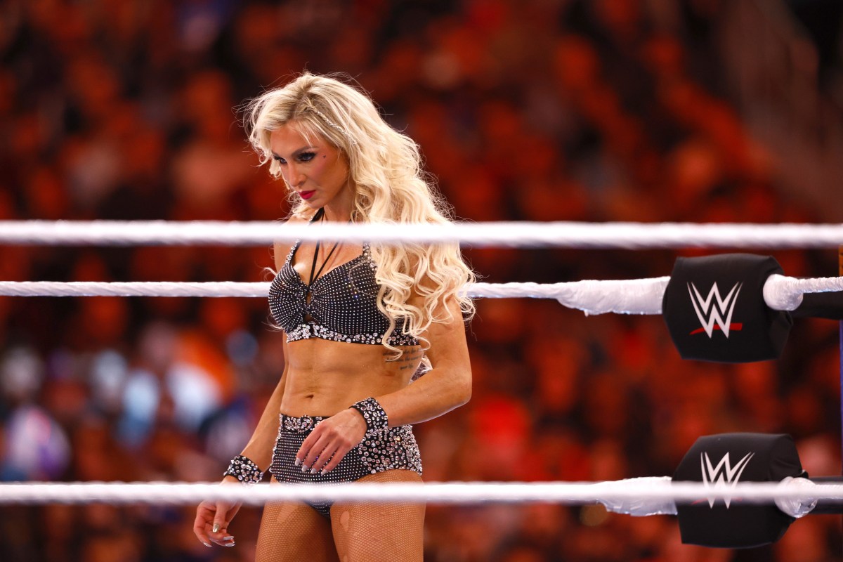 Charlotte Flair revela valor chocantemente baixo do primeiro salário da WWE