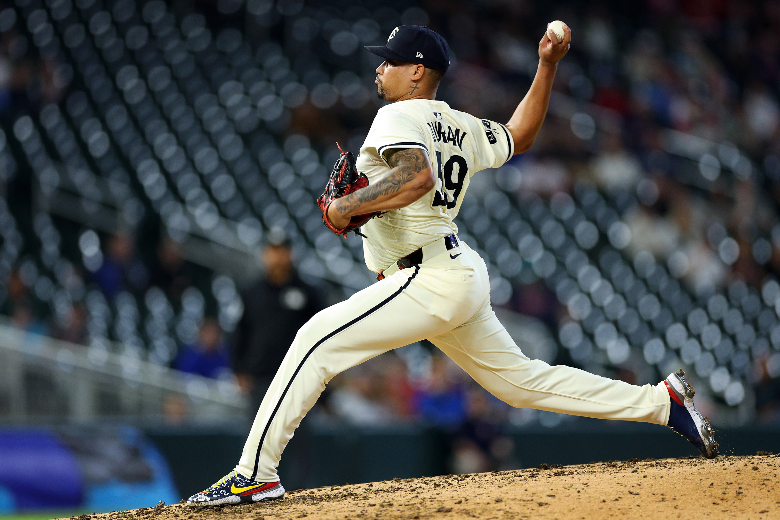 ゆ*ん様 Bristol MLB TOUR ALL TEAM XL 黒　最終値引 F.C.Real Bristol MLB TOUR ALL BLACK XL