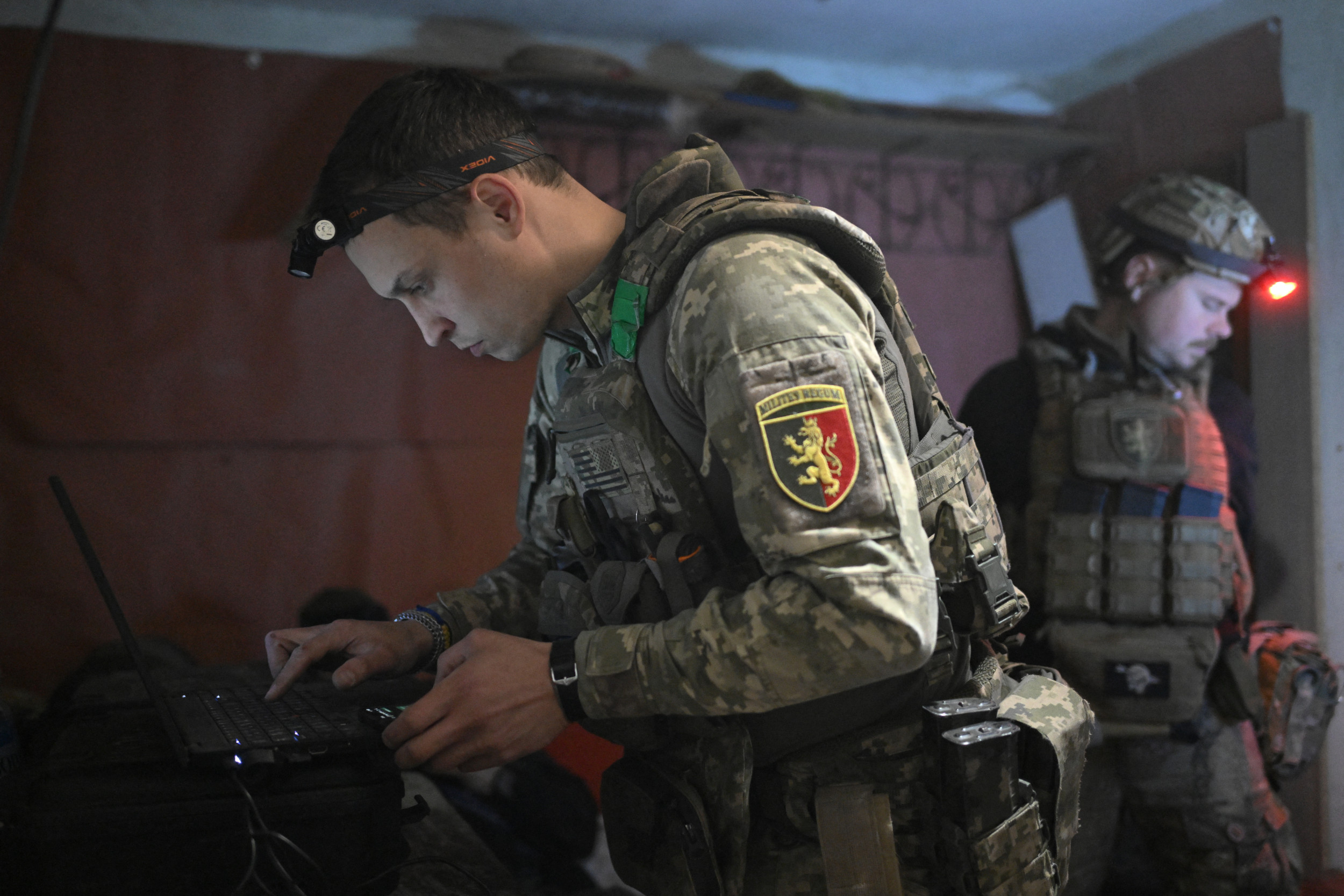 Russia Deploys FSB's 'Presidential Regiment' to Key Ukraine