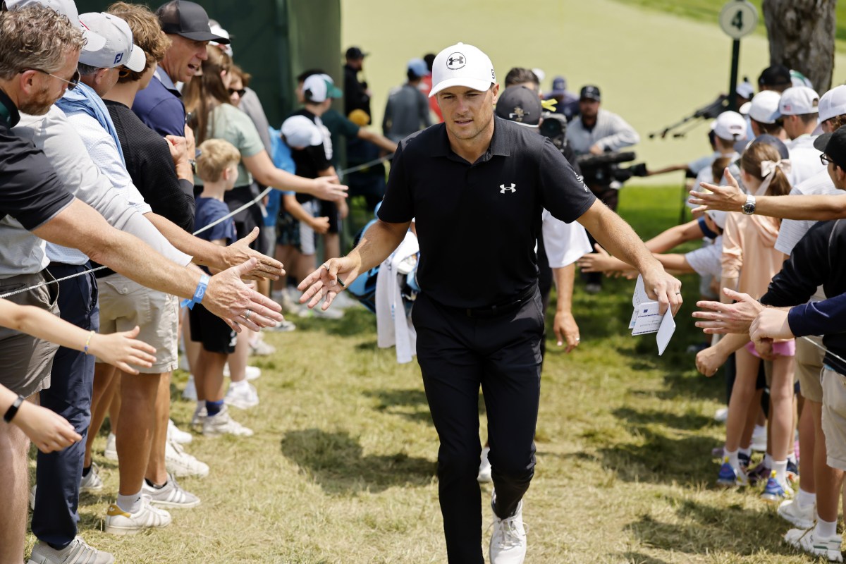 Jordan Spieth Inches from Taking Fan's Head Off at Memorial, Makes