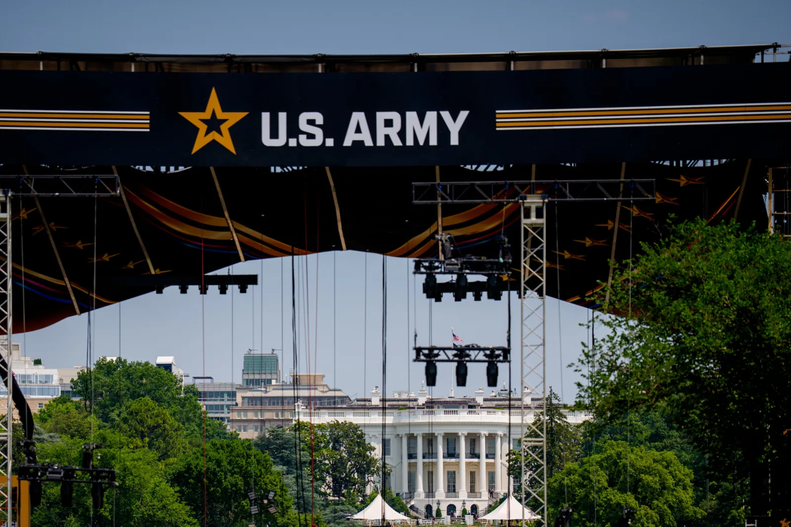 Tanks Roll Through Washington DC for Trump’s Military Parade: Photos ...