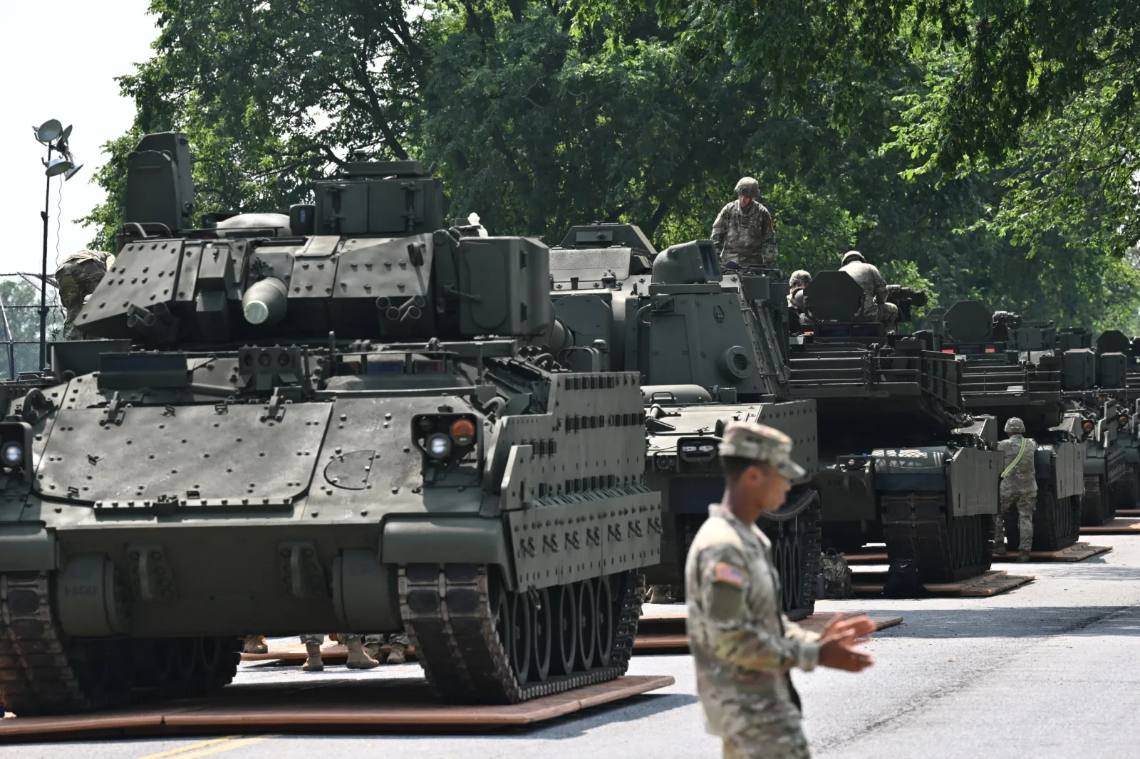 Tanks Roll Through Washington DC for Trump’s Military Parade: Photos ...