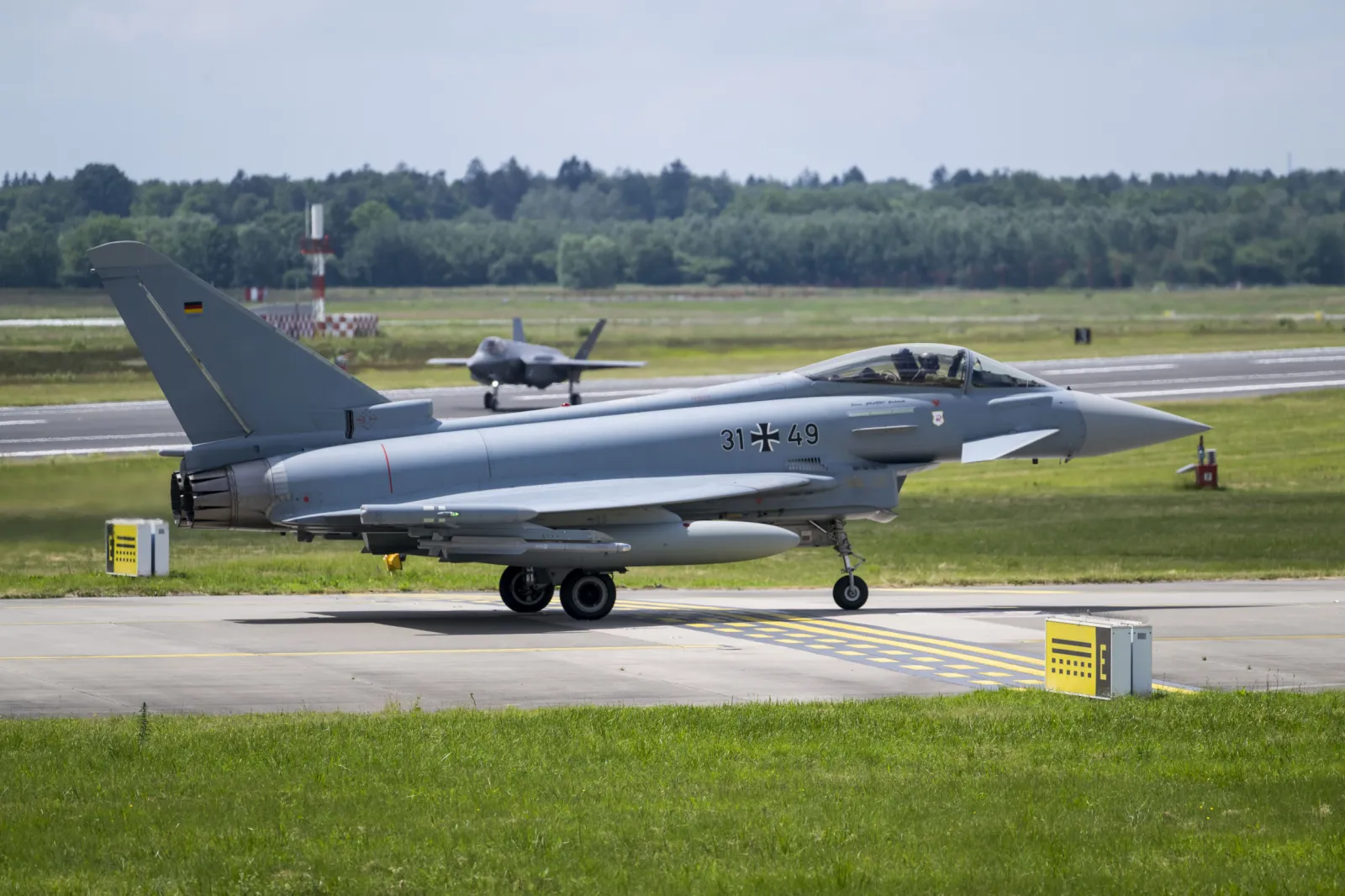 NATO Scrambles Fighter Jets To Intercept Russia Spy Planes - Newsweek