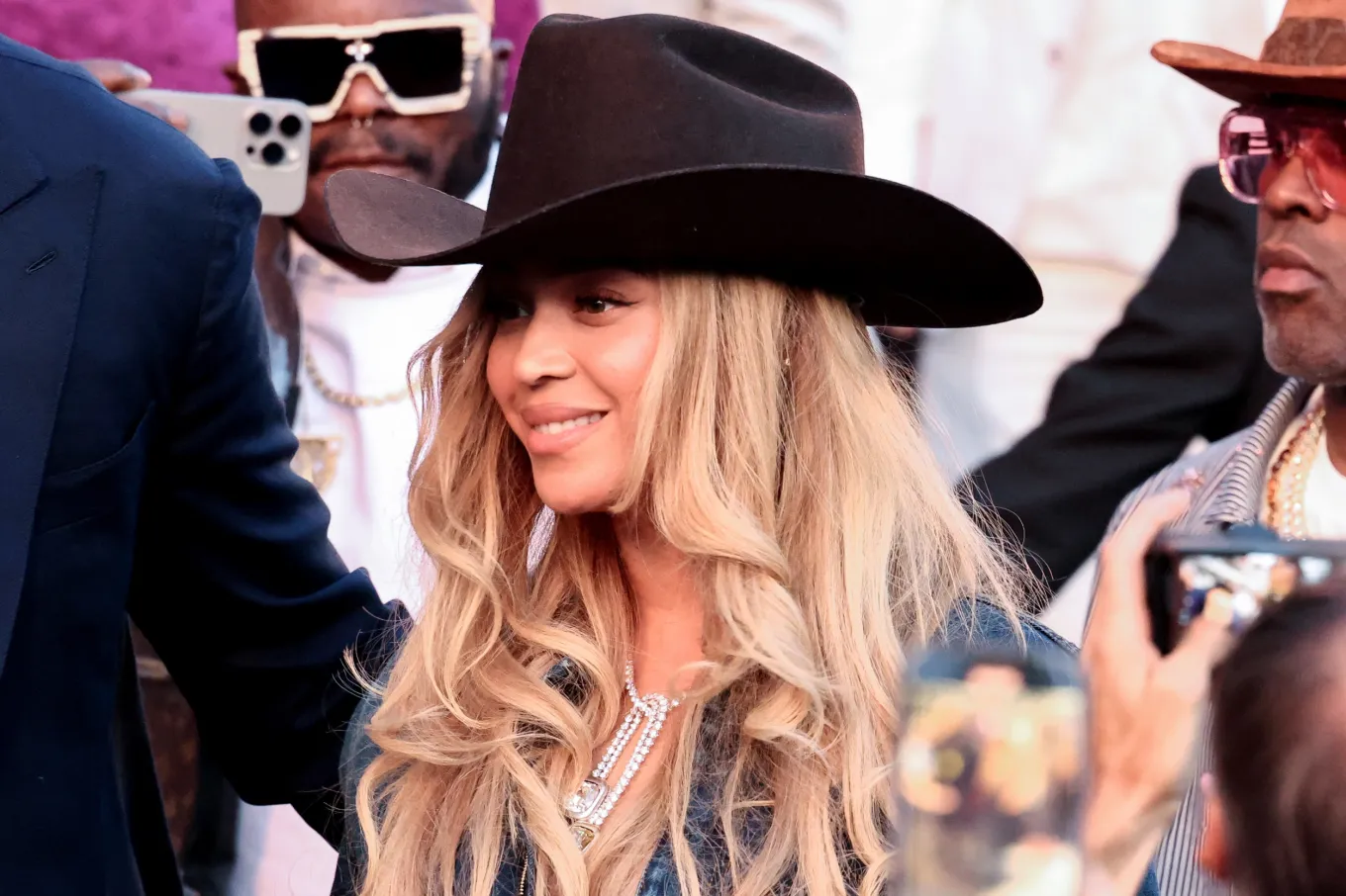 Unpublished Beyoncé Music Allegedly Stolen from Car—Police - Newsweek