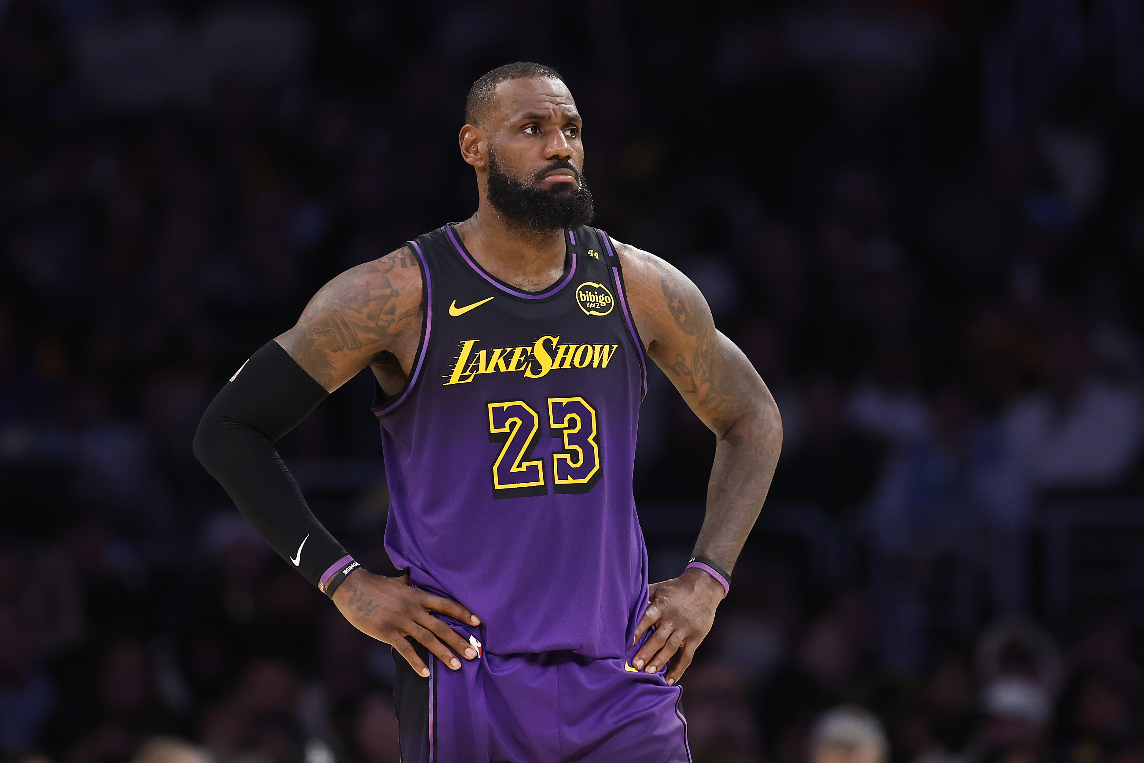 NBA LAKERS レブロン・ジェーズ ユニフォーム　最終値下げ Nike ロサンゼルス・レイカーズ レブロン・ジェームズ