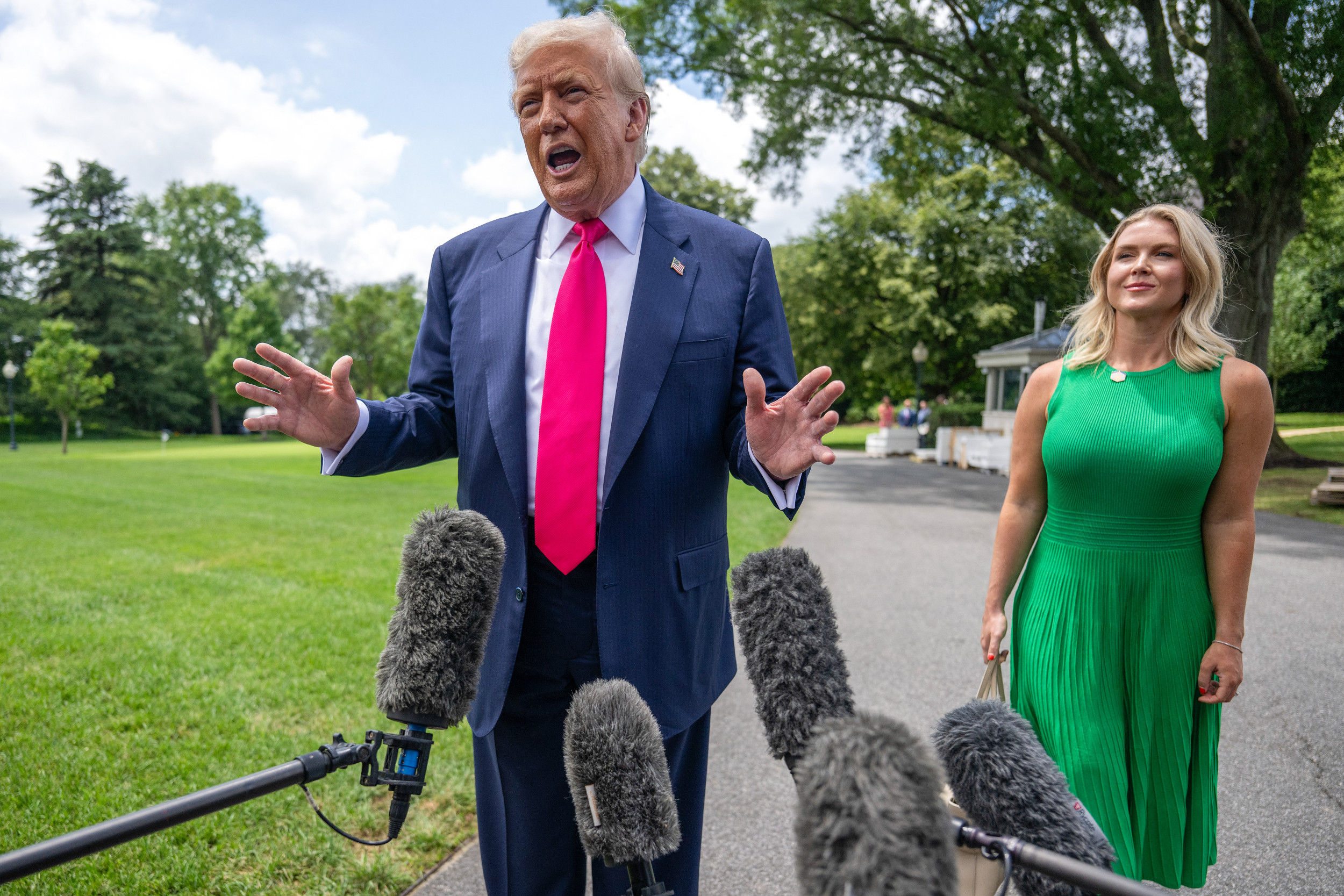 caroline leavitt's green dress Karoline Leavitt Responds to Speculation About Donald Trump's Ankles, Hands IRELANDAM