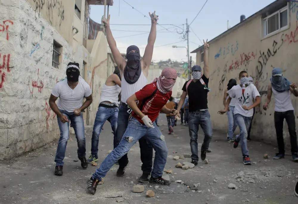 Palestinian Protesters Clash with Israeli Police in Jerusalem