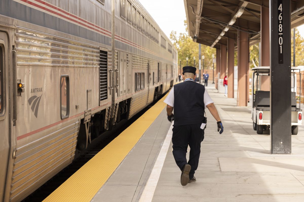 Endangered Rails Threatened California High-Speed Rail Gets New Boost - Newsweek